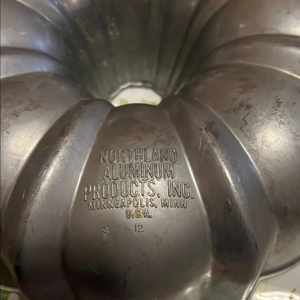 Vintage Northland Bundt Pan Fluted Cake Mold Heavy Duty Aluminum Bakeware USA